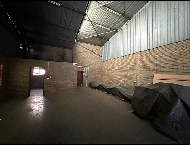 165M² WAREHOUSE TO LET IN LOMBARDY WEST